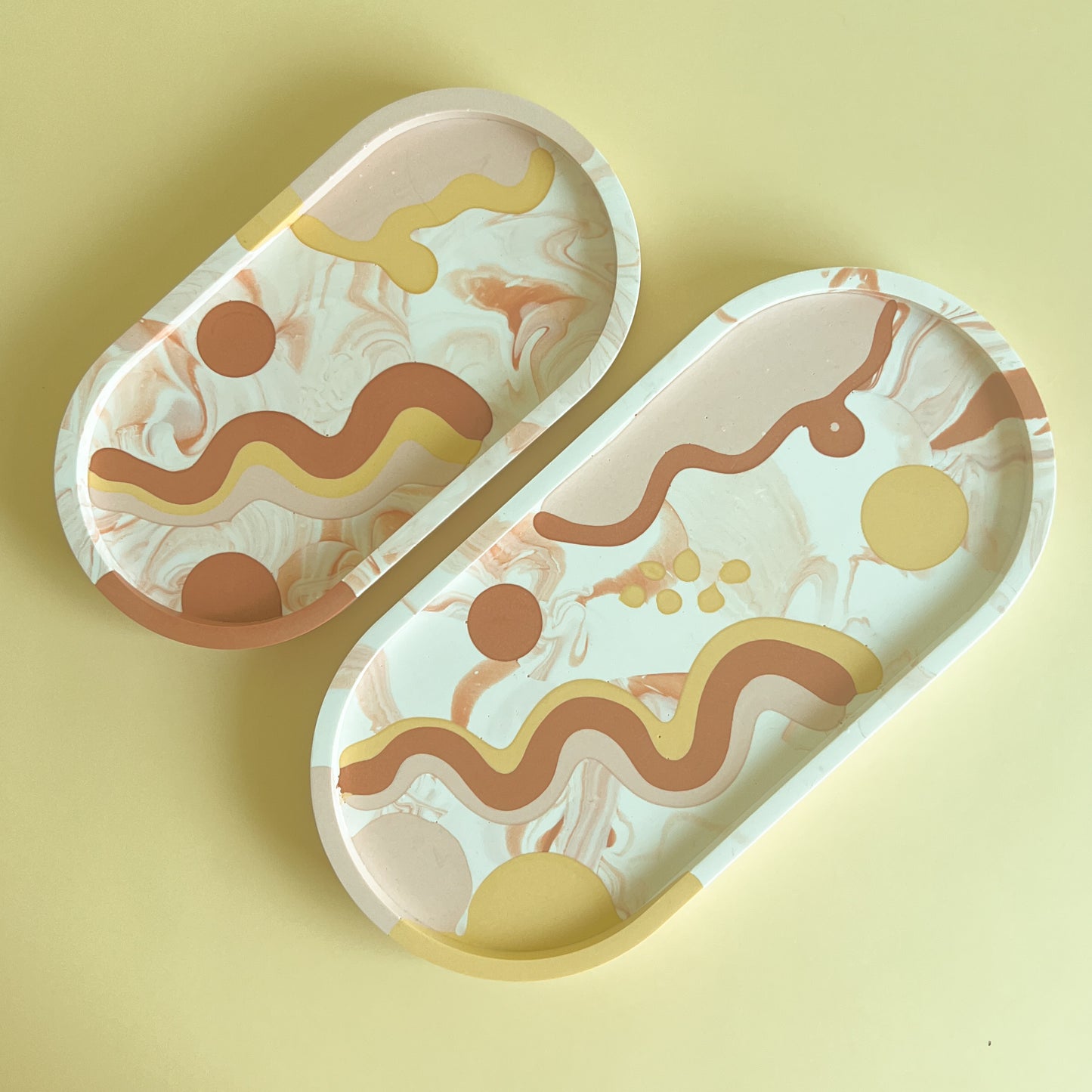 Tray OVAL (M) ”Flow”